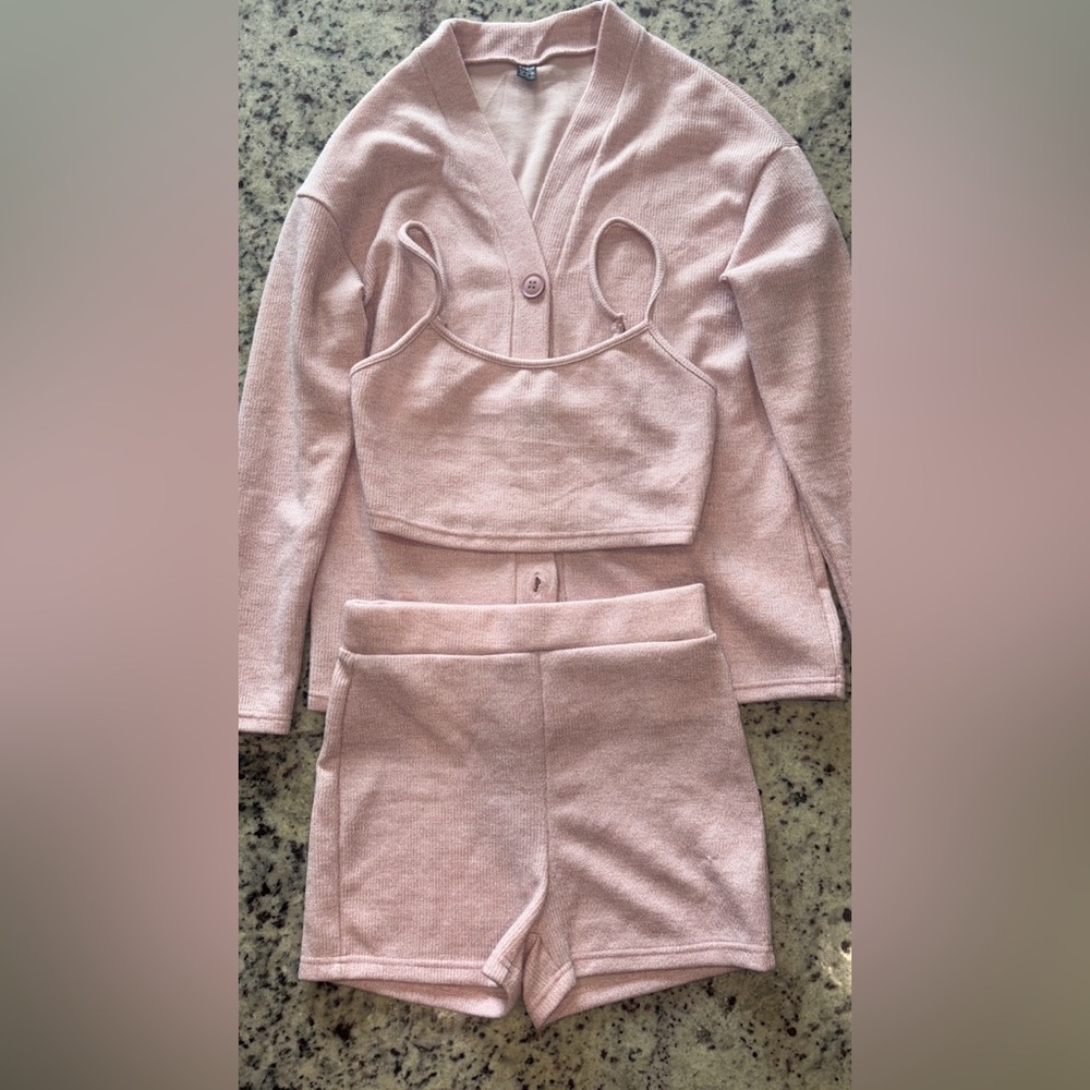3 piece women’s set in light pink